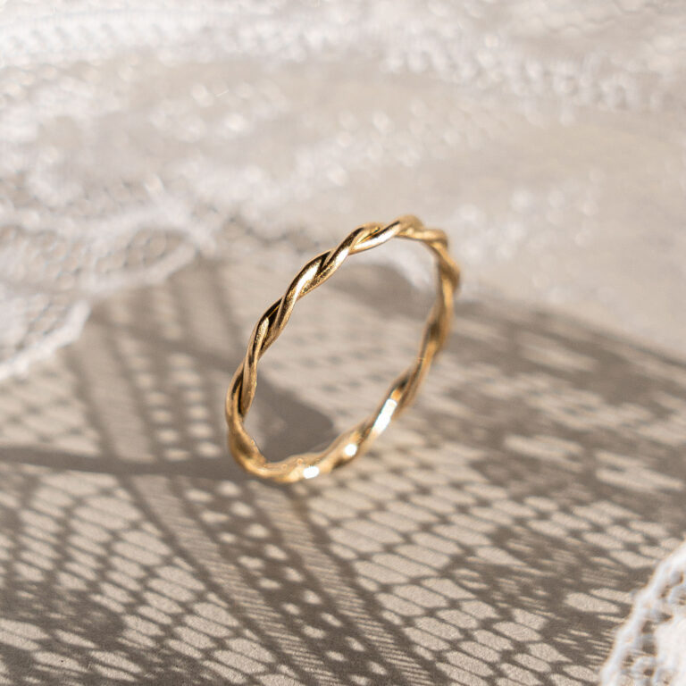 Zarter Kordelring aus Gelbgold